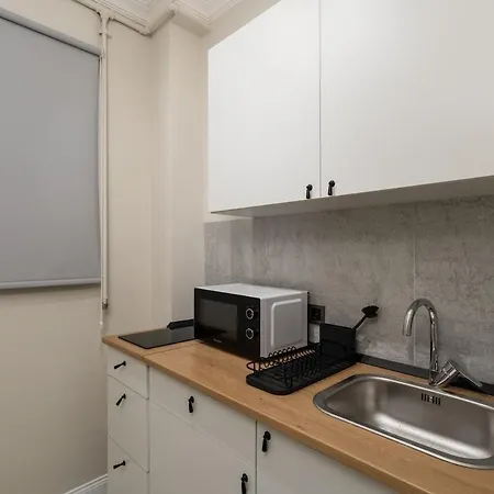 Daire Elegant 2br - Balcony - Near Metro - şişli İstanbul