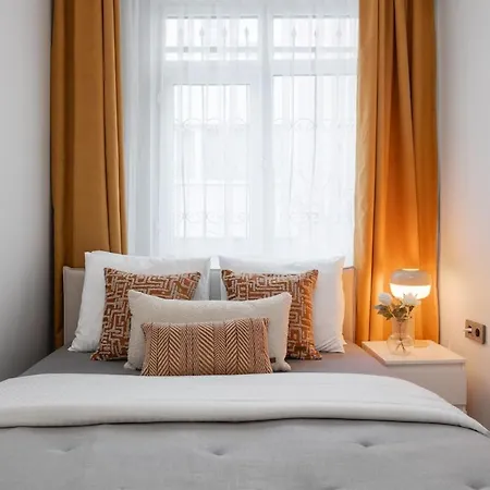 Daire Elegant 2br - Balcony - Near Metro - şişli *